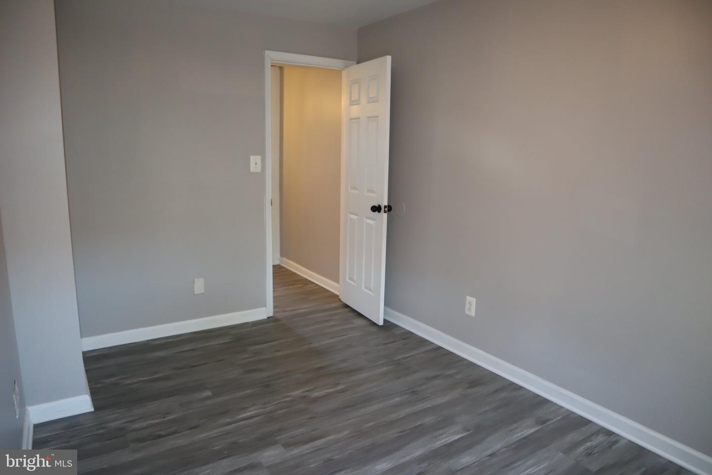 3511 E Fairmount Ave Property Photo 4