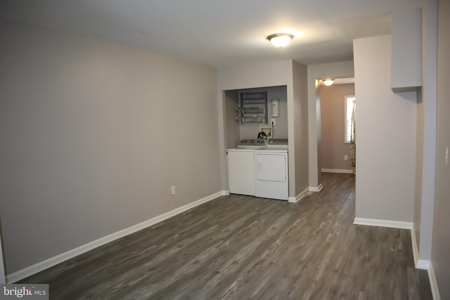 3511 E Fairmount Ave Property Photo 6