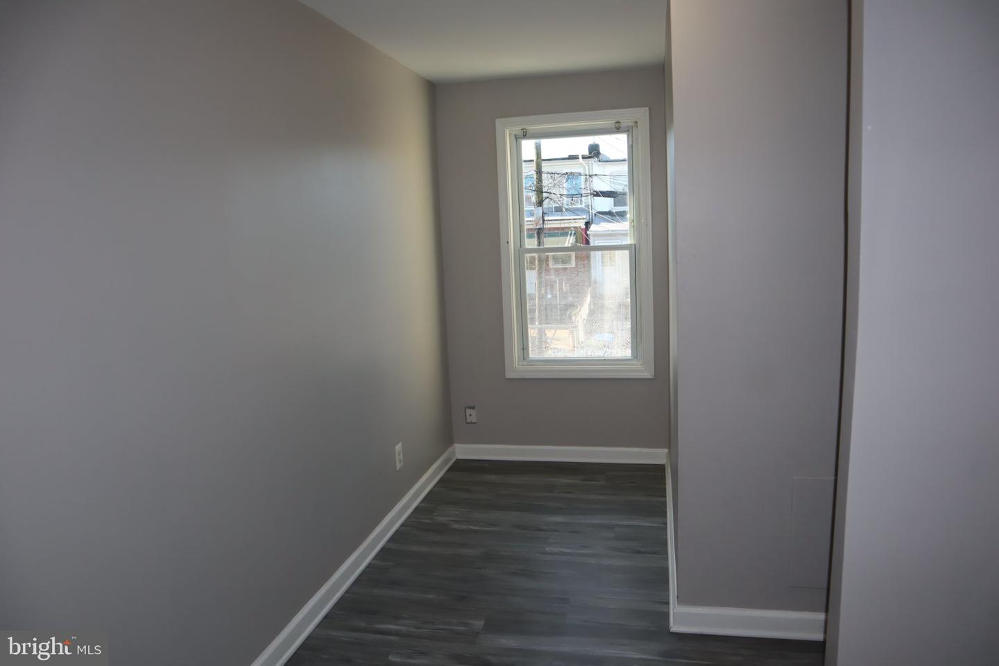 3511 E Fairmount Ave Property Photo 8