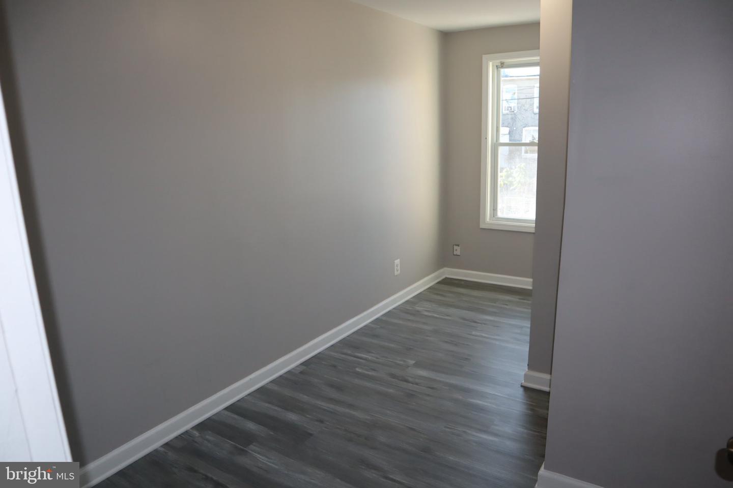3511 E Fairmount Ave Property Photo 9