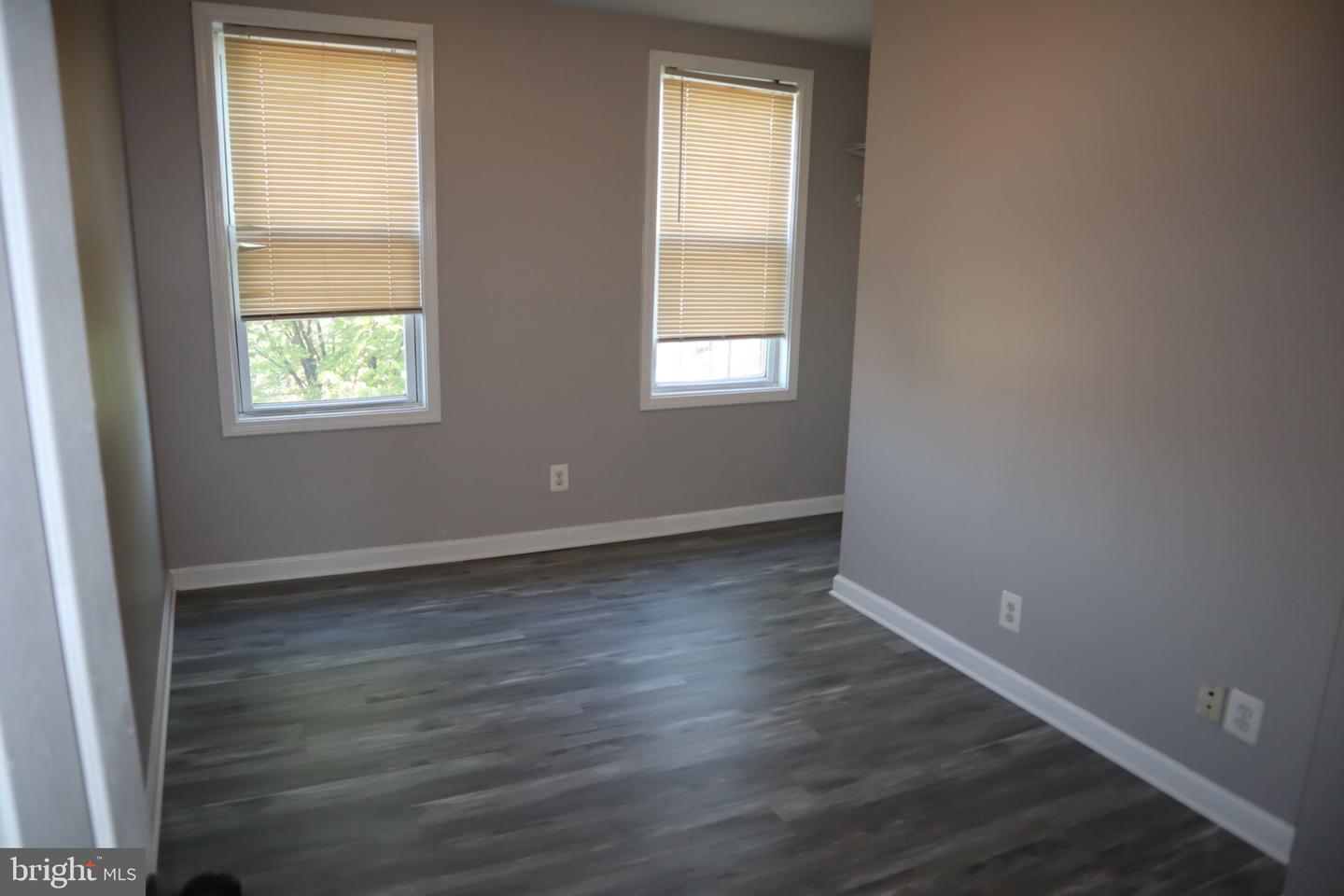 3511 E Fairmount Ave Property Photo 10