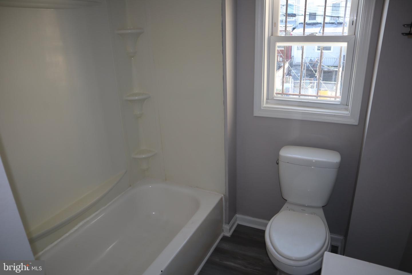 3511 E Fairmount Ave Property Photo 11