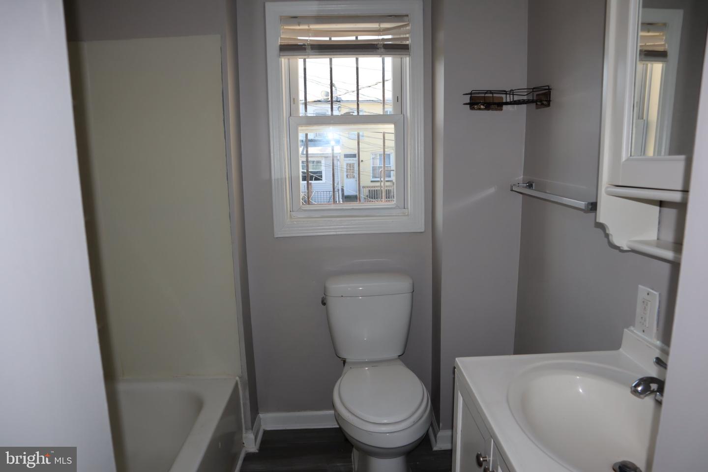 3511 E Fairmount Ave Property Photo 12