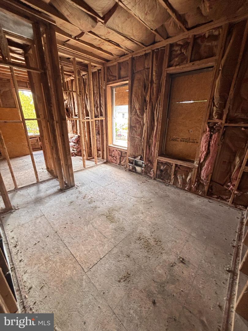 165 N Curley St Property Photo 4