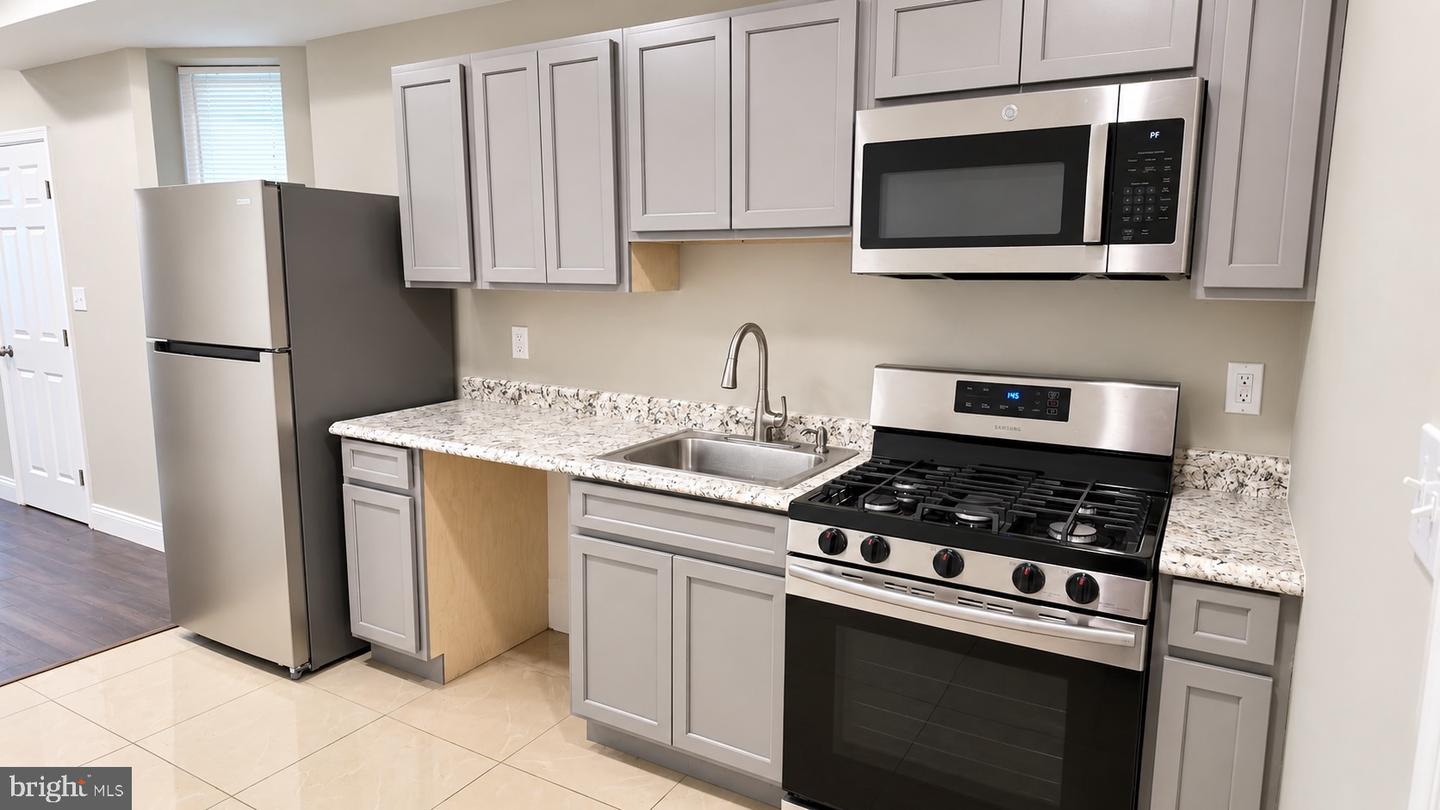 2831 Parkwood Ave Property Photo 4