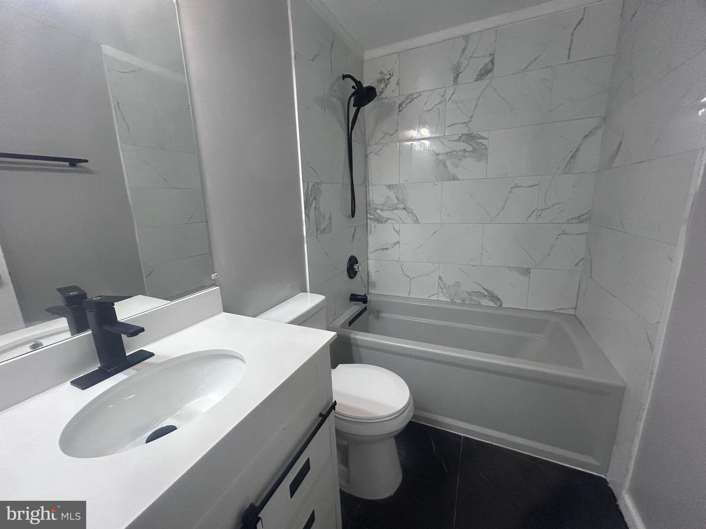 1101 Somerset St Property Photo 9