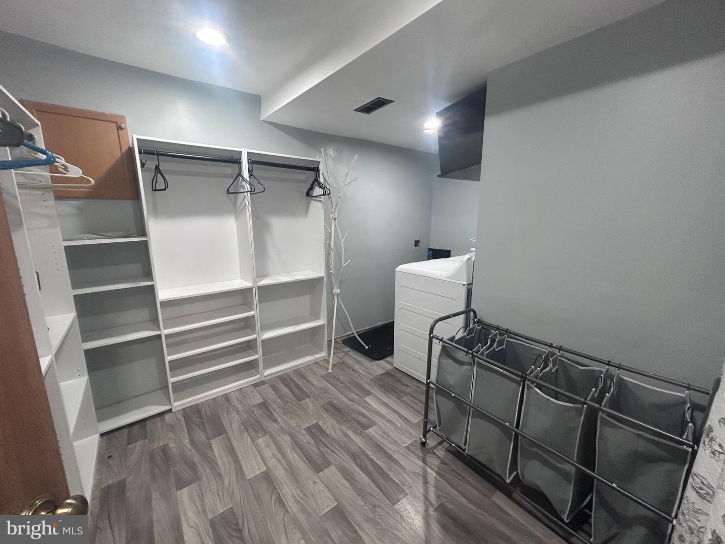 1101 Somerset St Property Photo 12