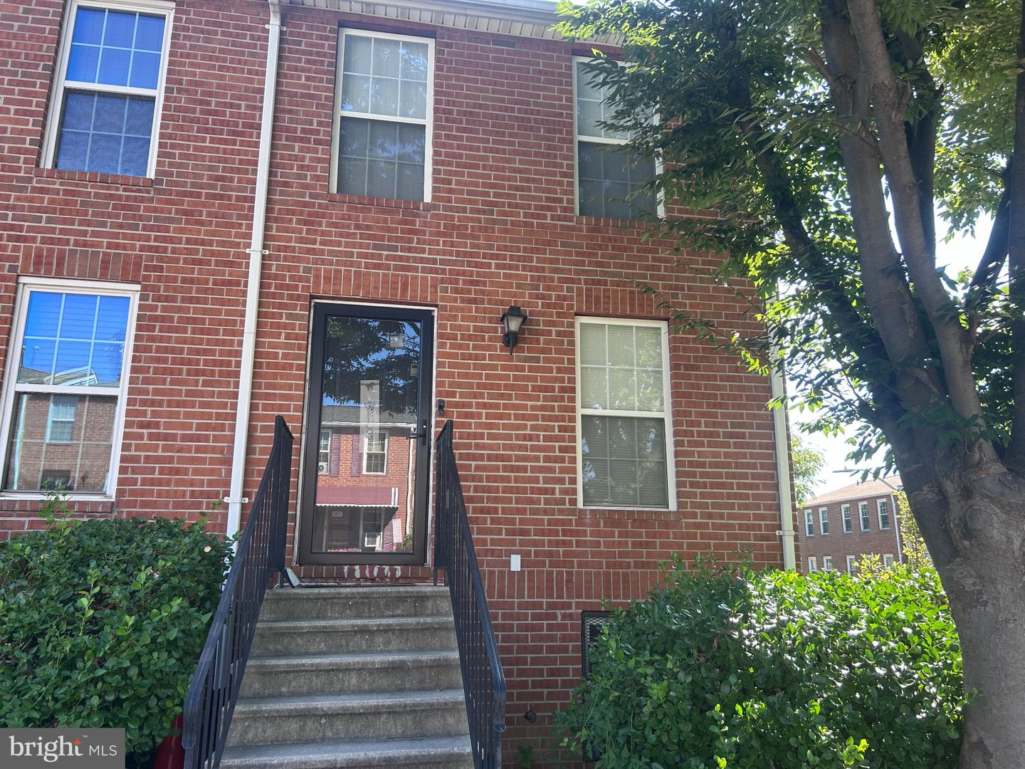 1101 Somerset St Property Photo 15