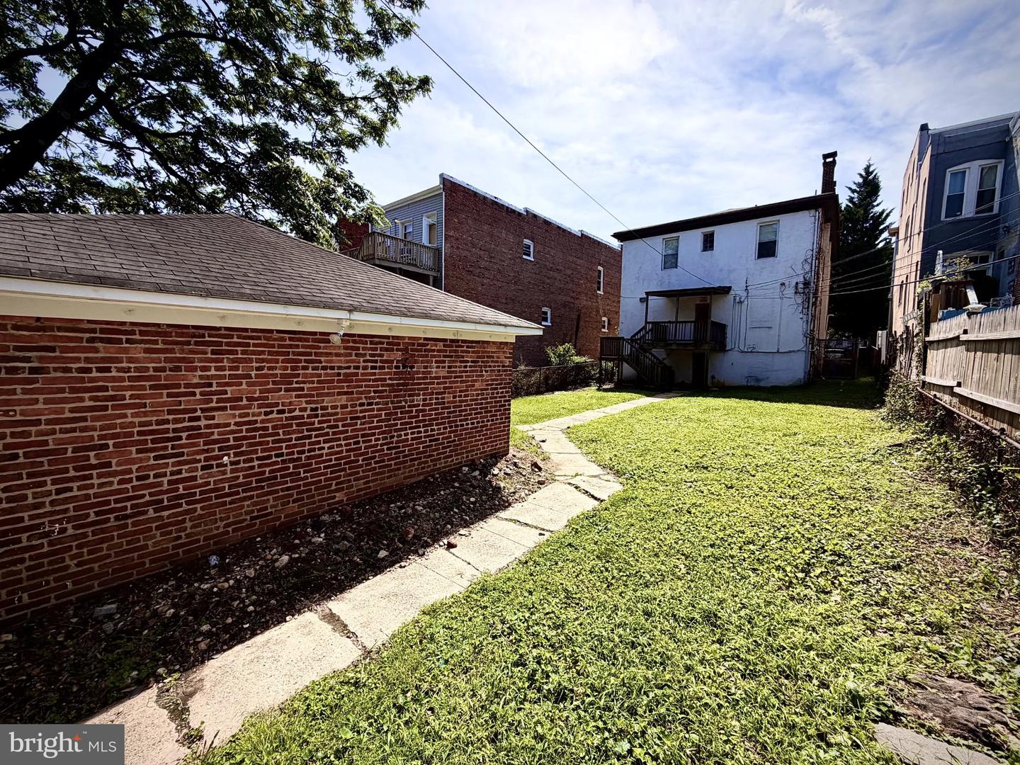 2425 Eutaw Pl Property Photo 3