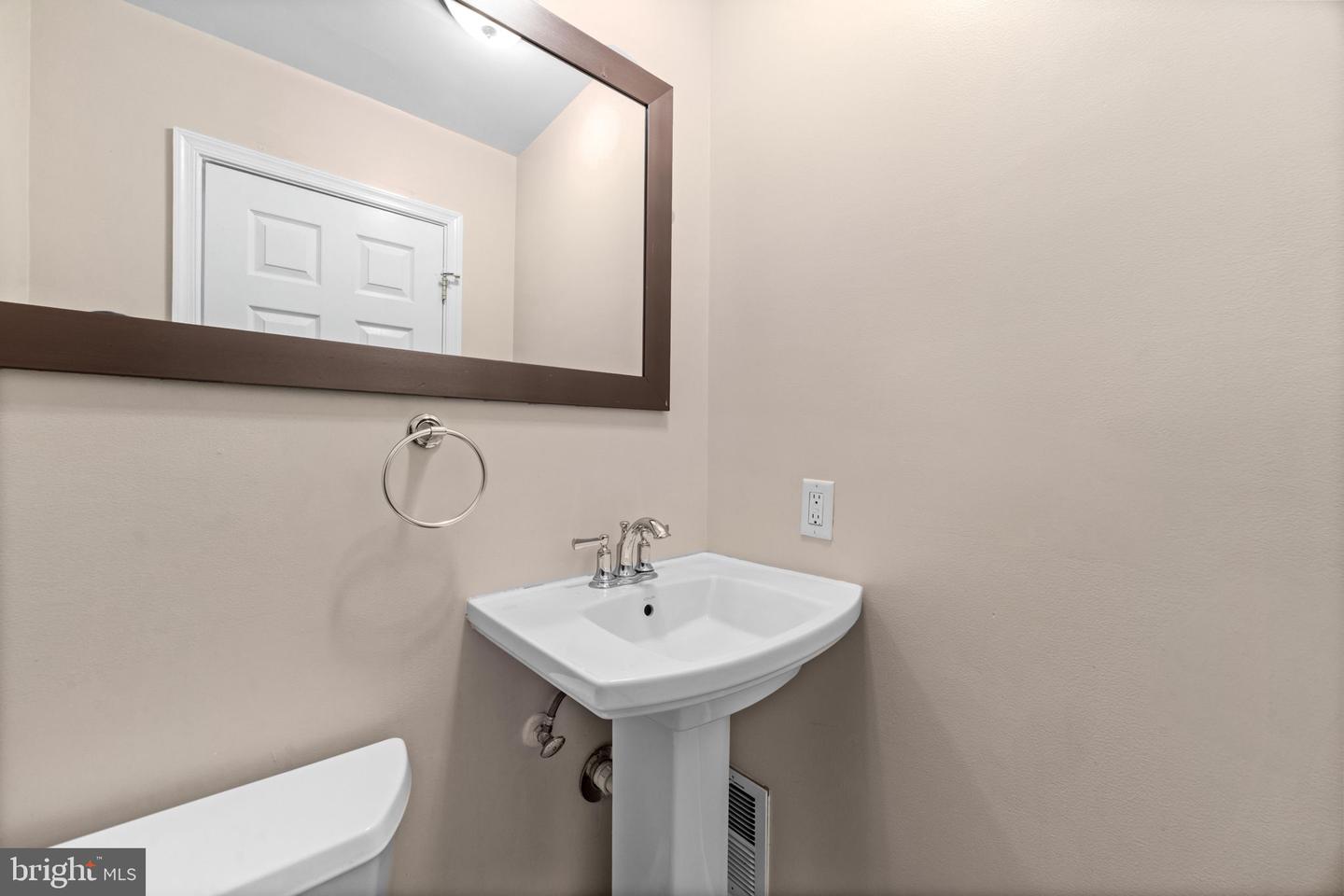 237 S Bouldin St Property Photo 8