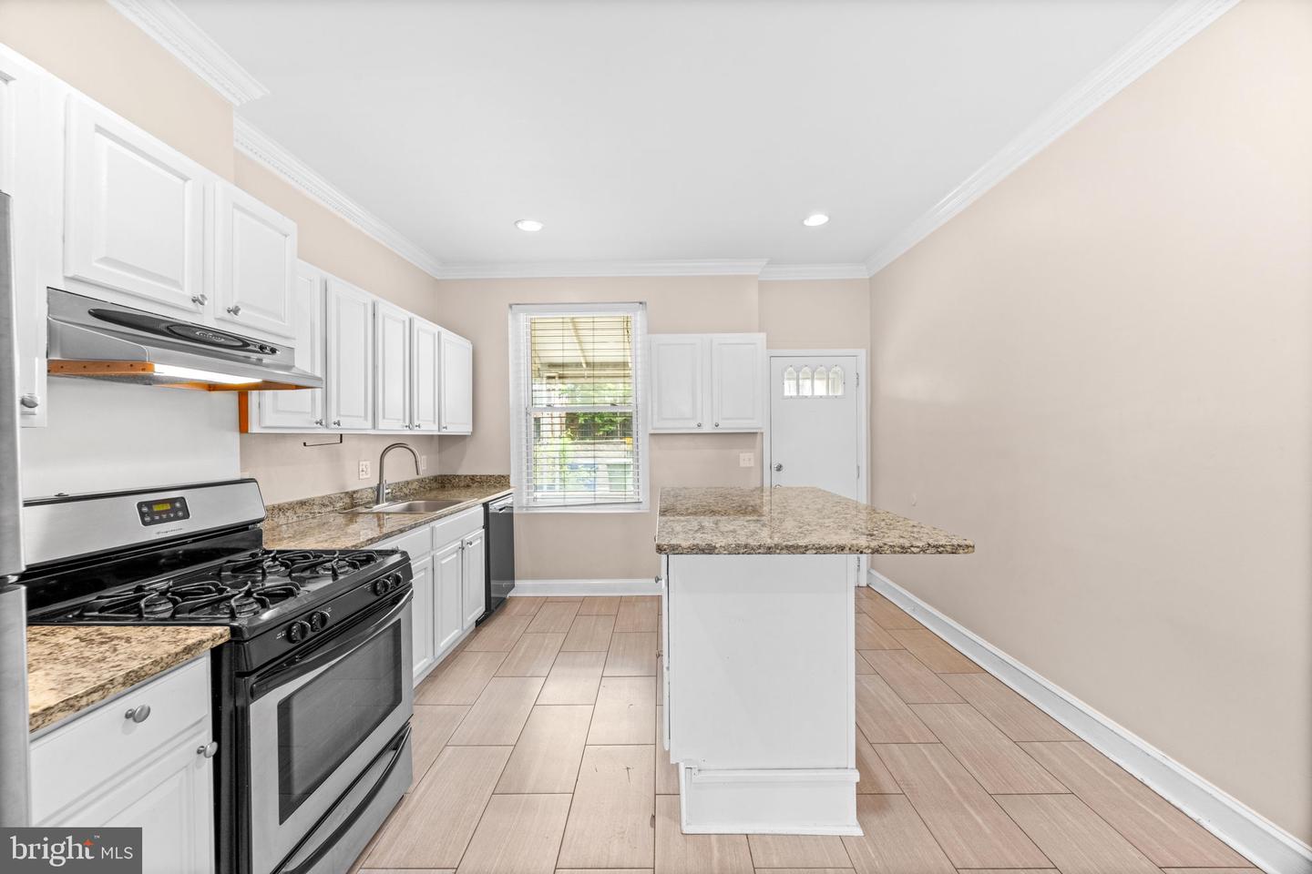 237 S Bouldin St Property Photo 10