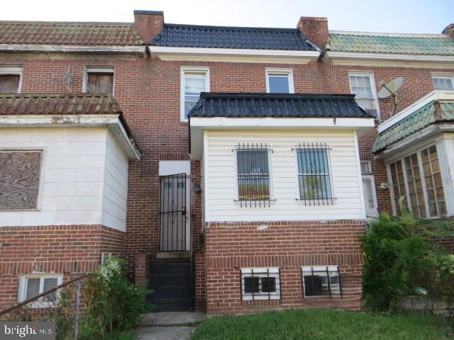 3902 W GARRISON AVE Property Photo 1