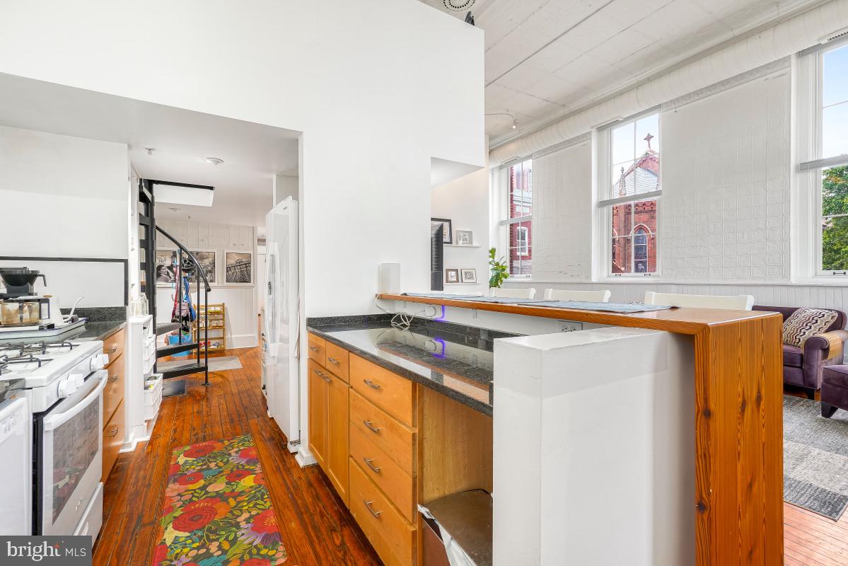 112 E West St #202 Property Photo 14