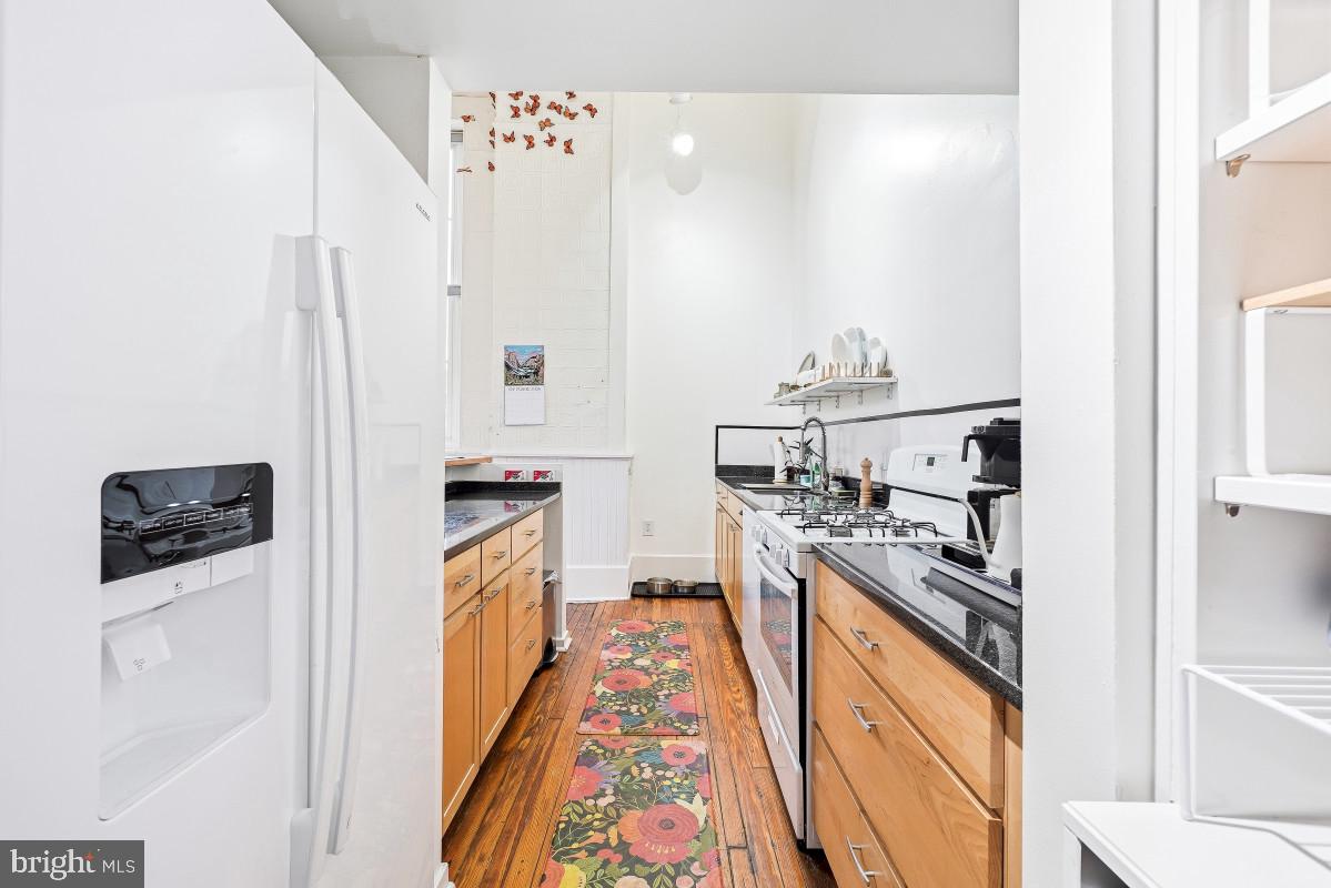 112 E West St #202 Property Photo 16