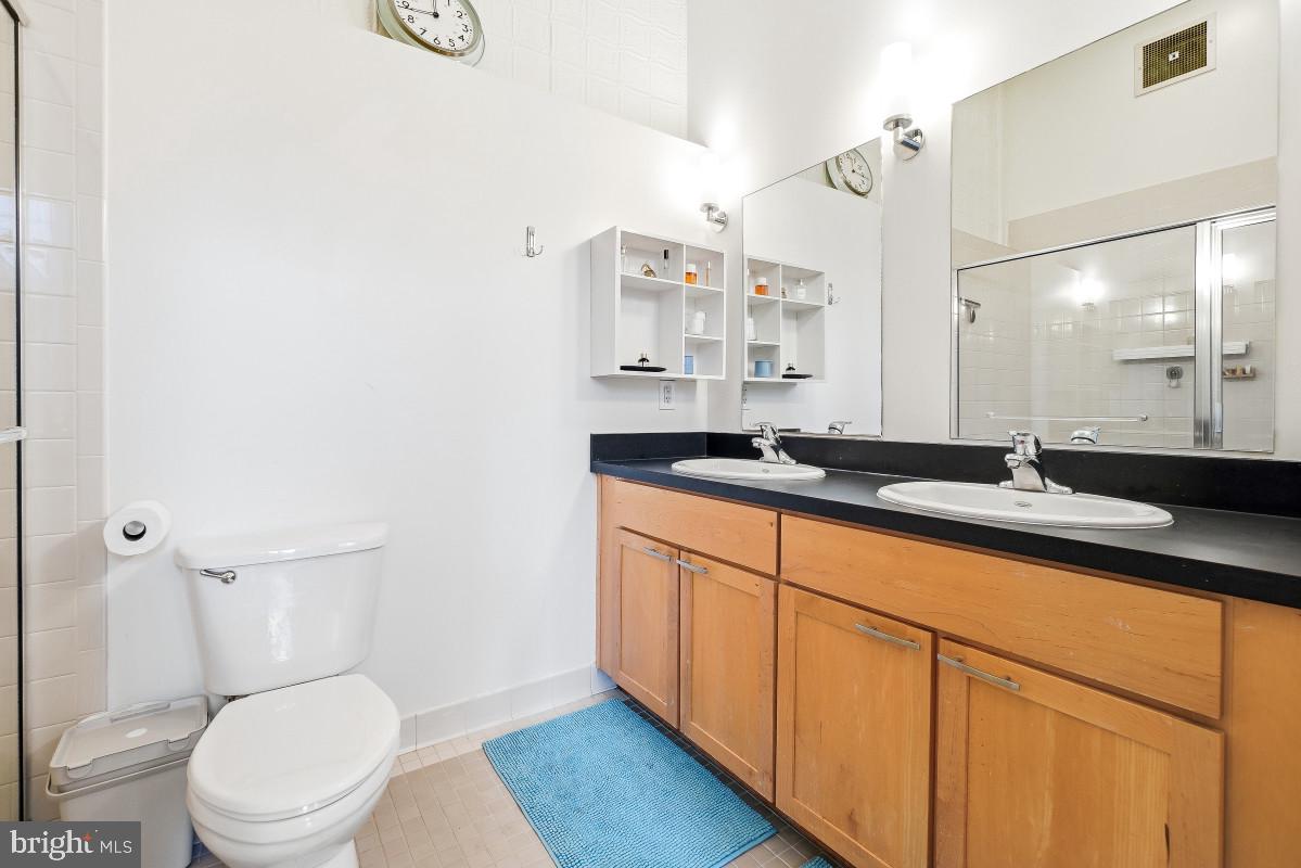 112 E West St #202 Property Photo 32