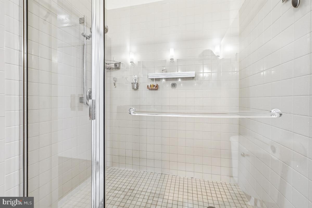 112 E West St #202 Property Photo 33