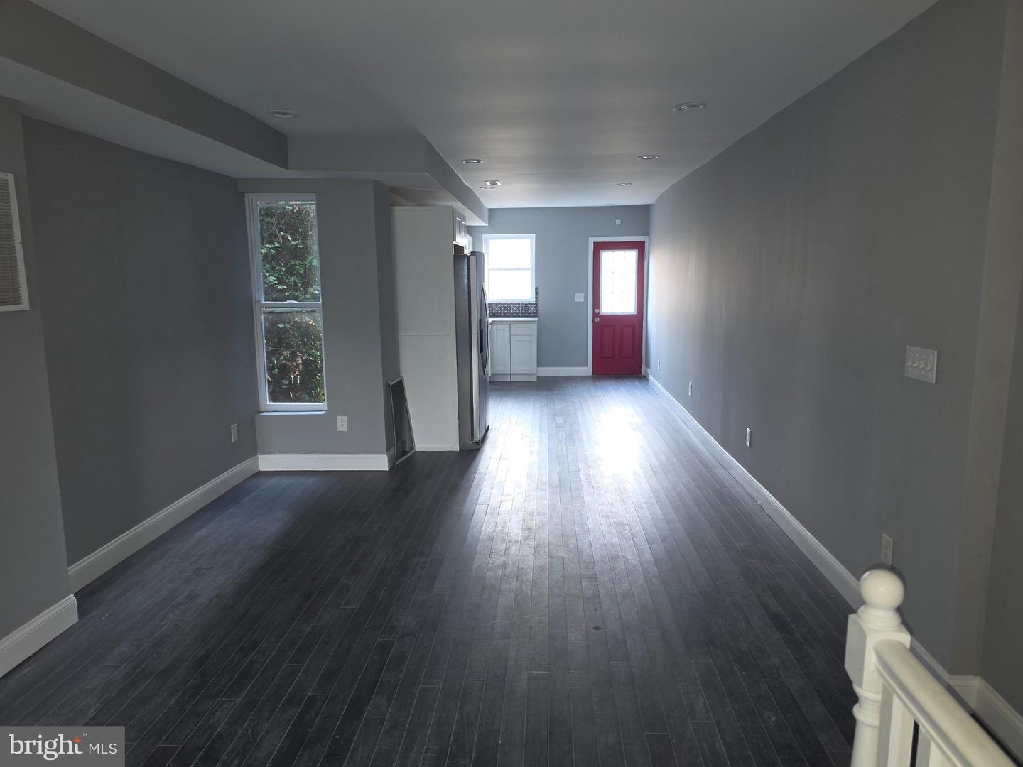 1227 E Lanvale St Property Photo 9