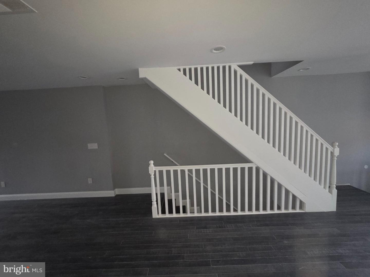 1227 E Lanvale St Property Photo 11