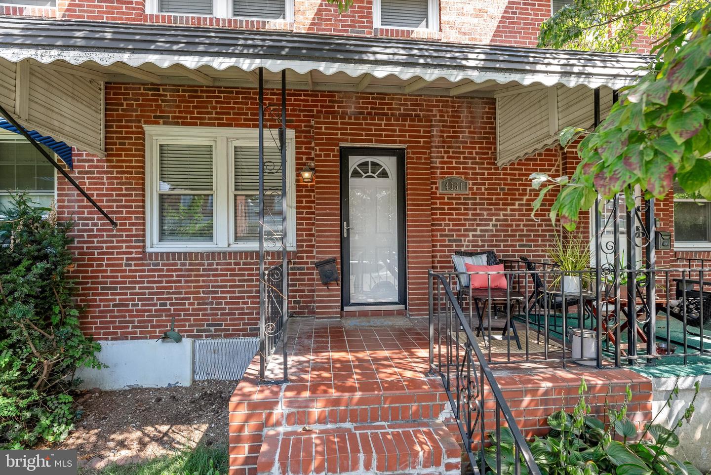 4351 Newport Ave Property Photo 2