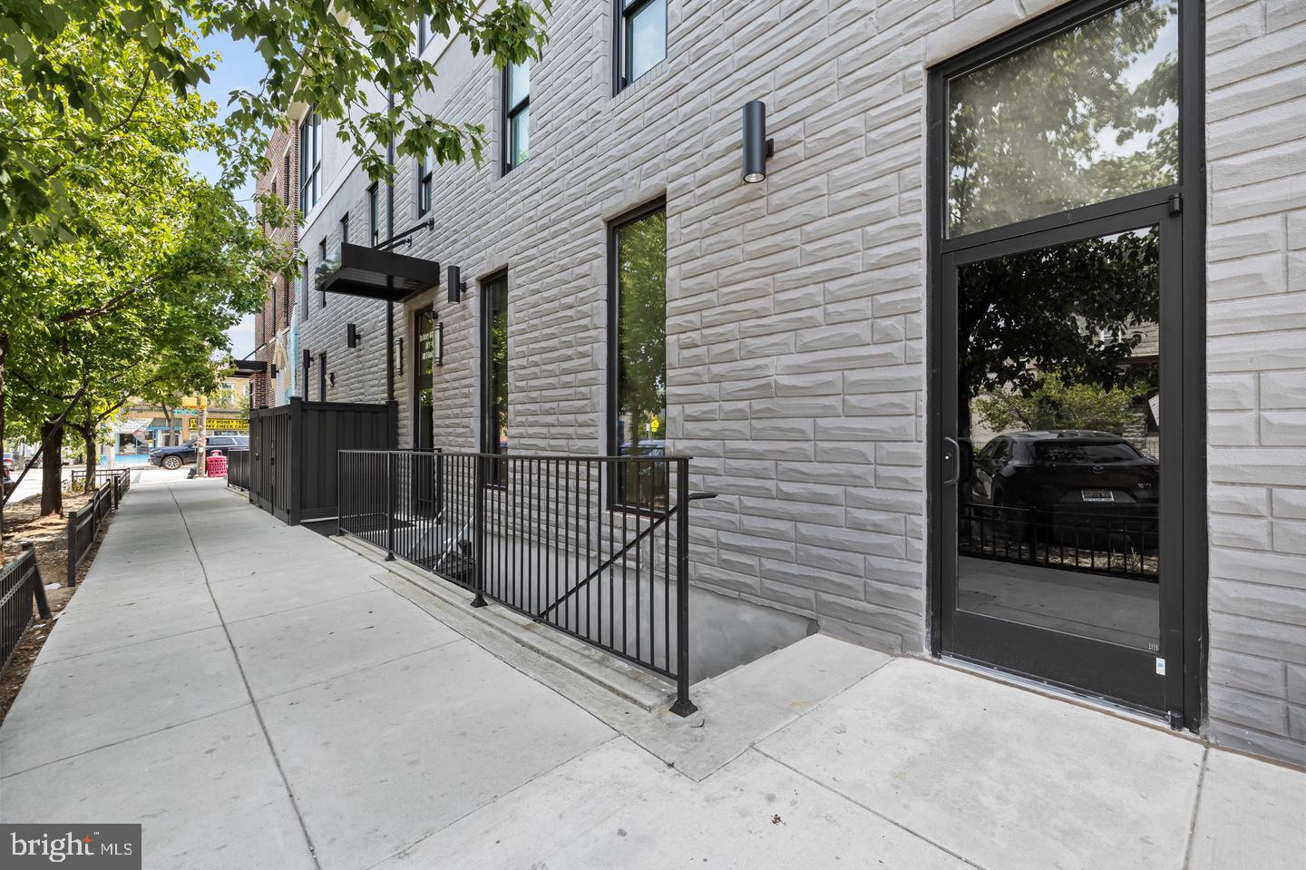 400 S Conkling St #6 Property Photo 3