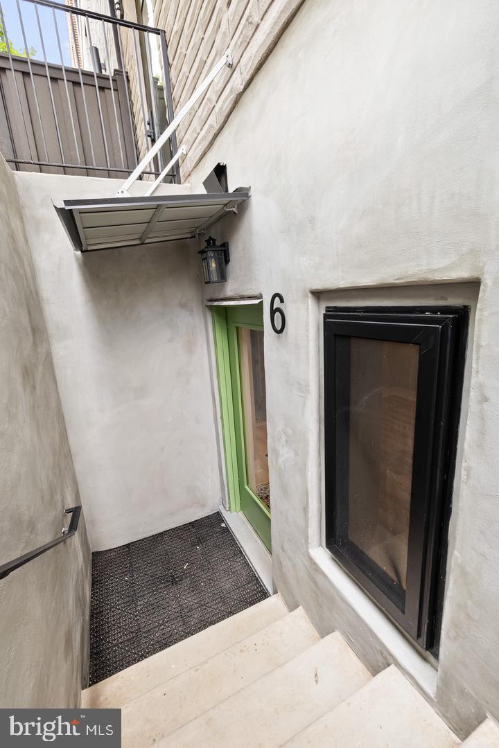 400 S Conkling St #6 Property Photo 4