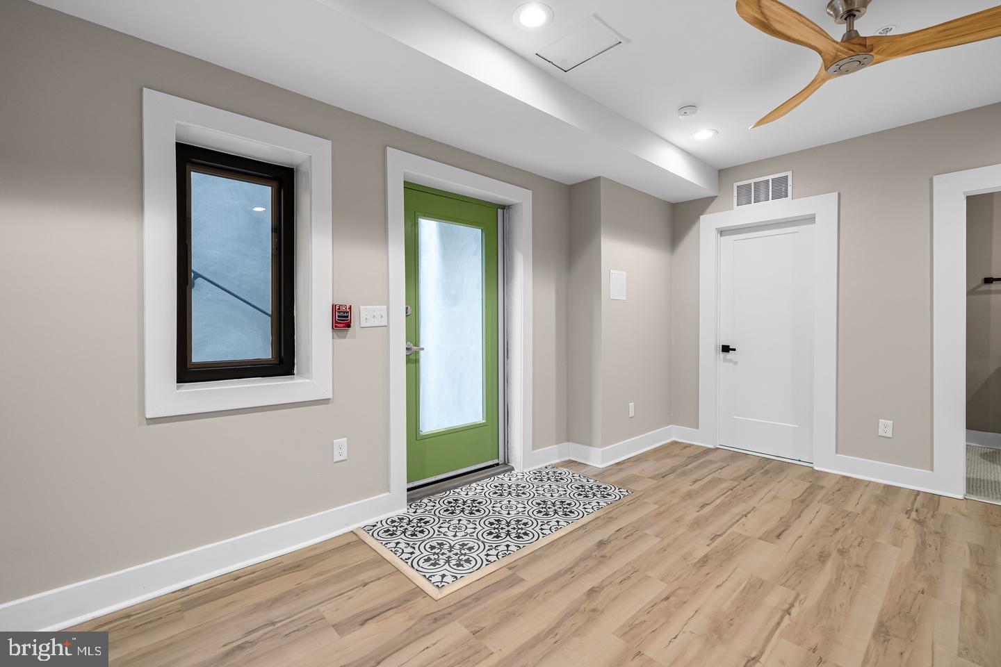 400 S Conkling St #6 Property Photo 5