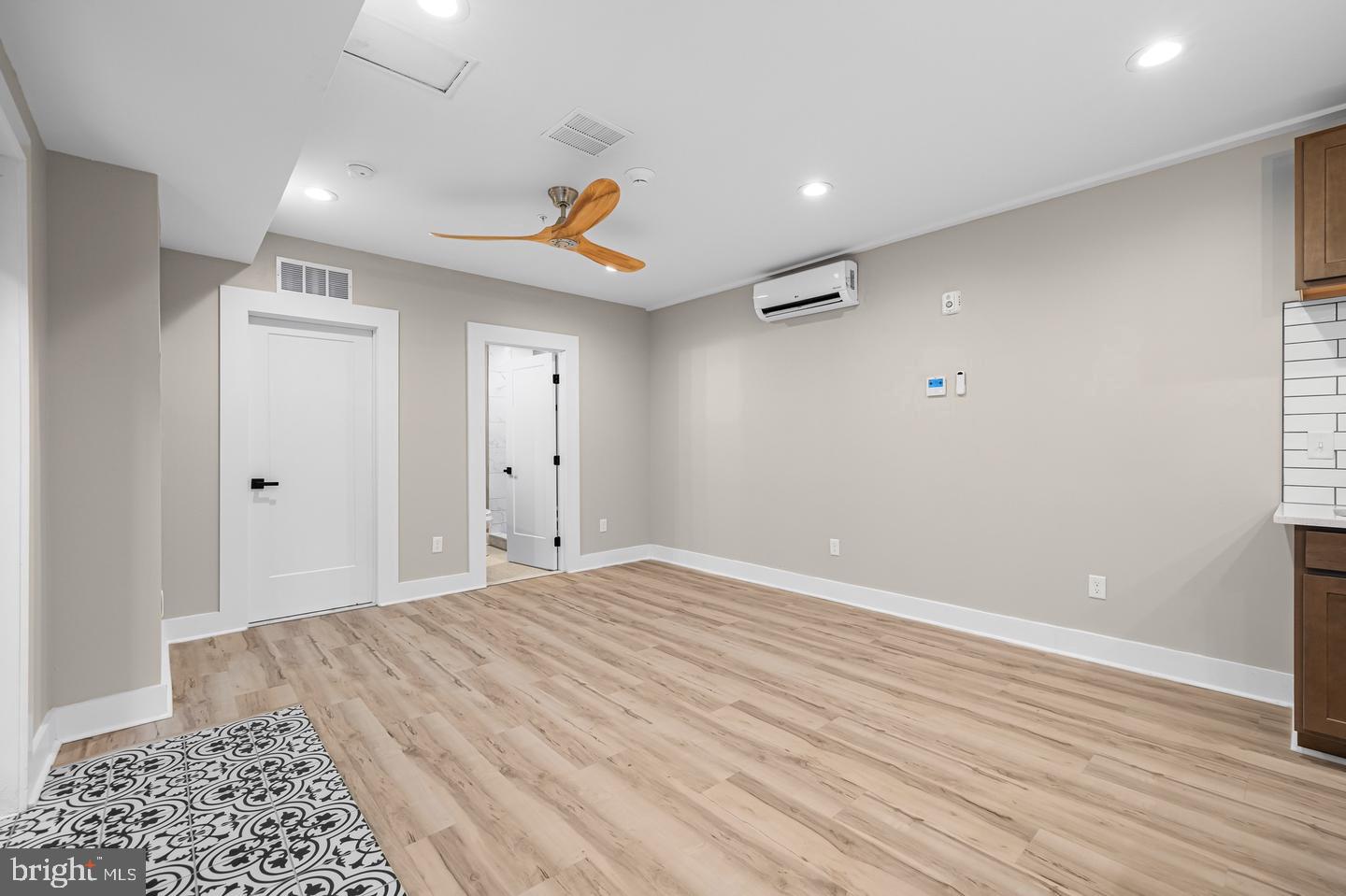400 S Conkling St #6 Property Photo 8