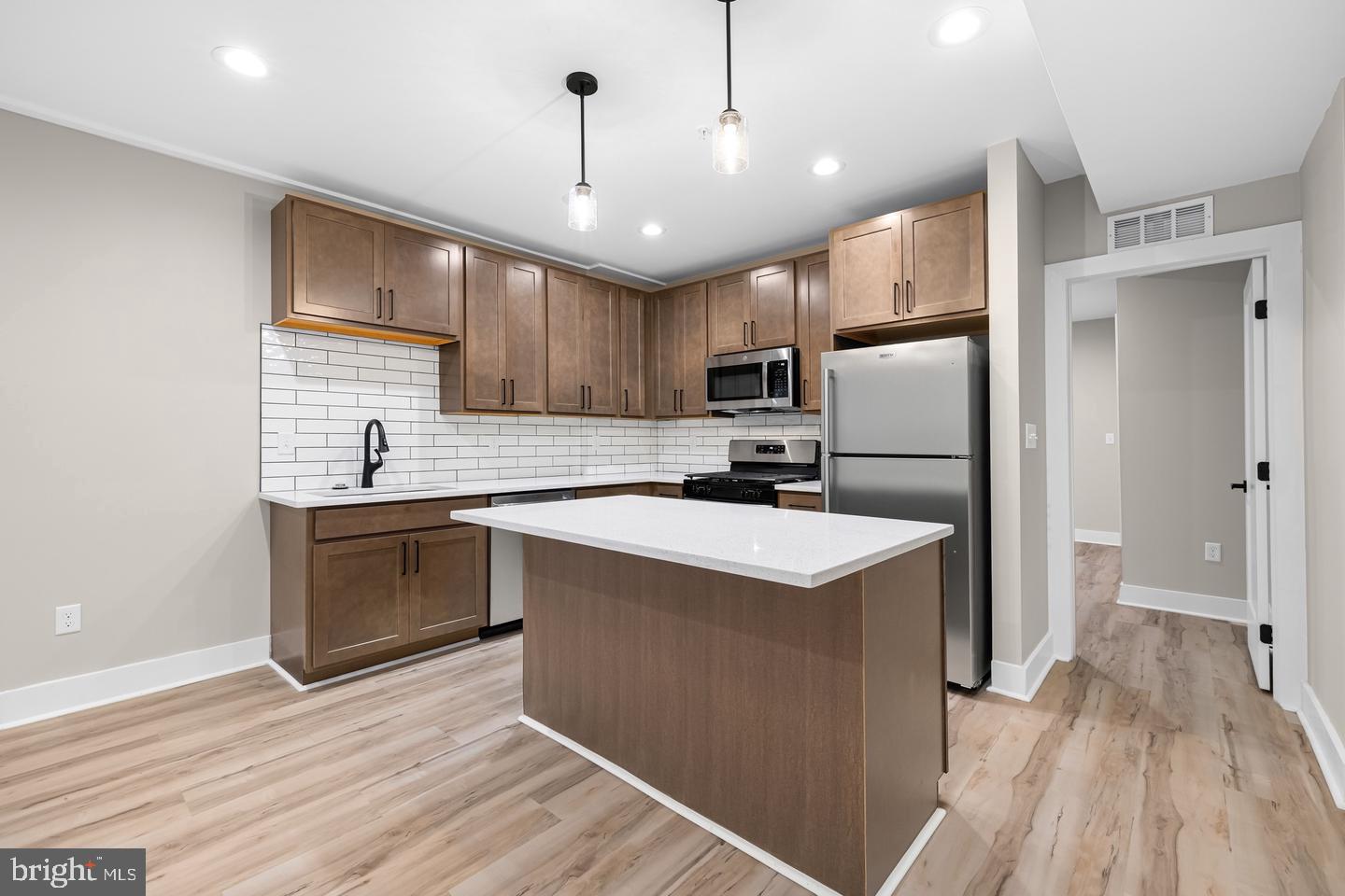400 S Conkling St #6 Property Photo 9