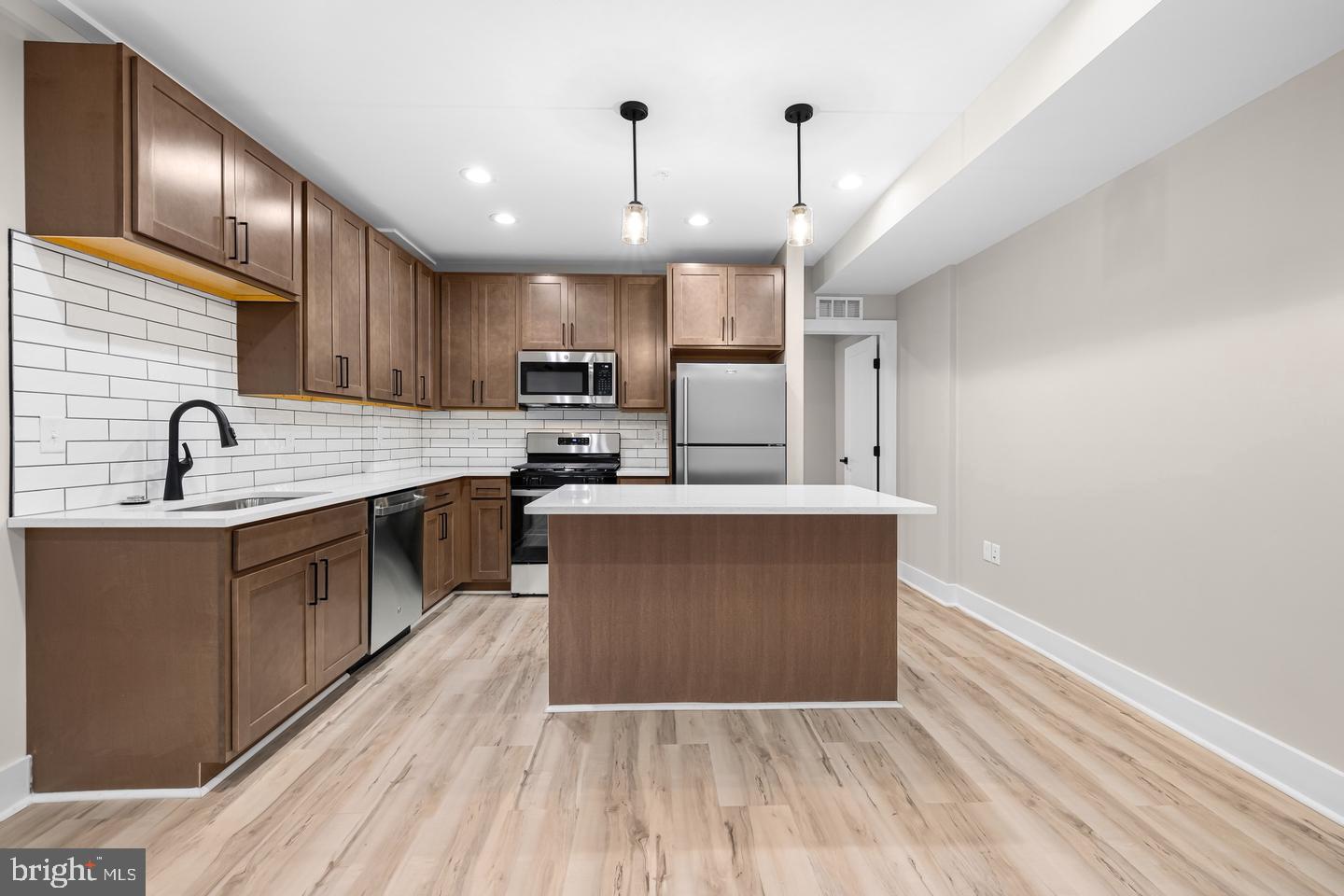400 S Conkling St #6 Property Photo 11
