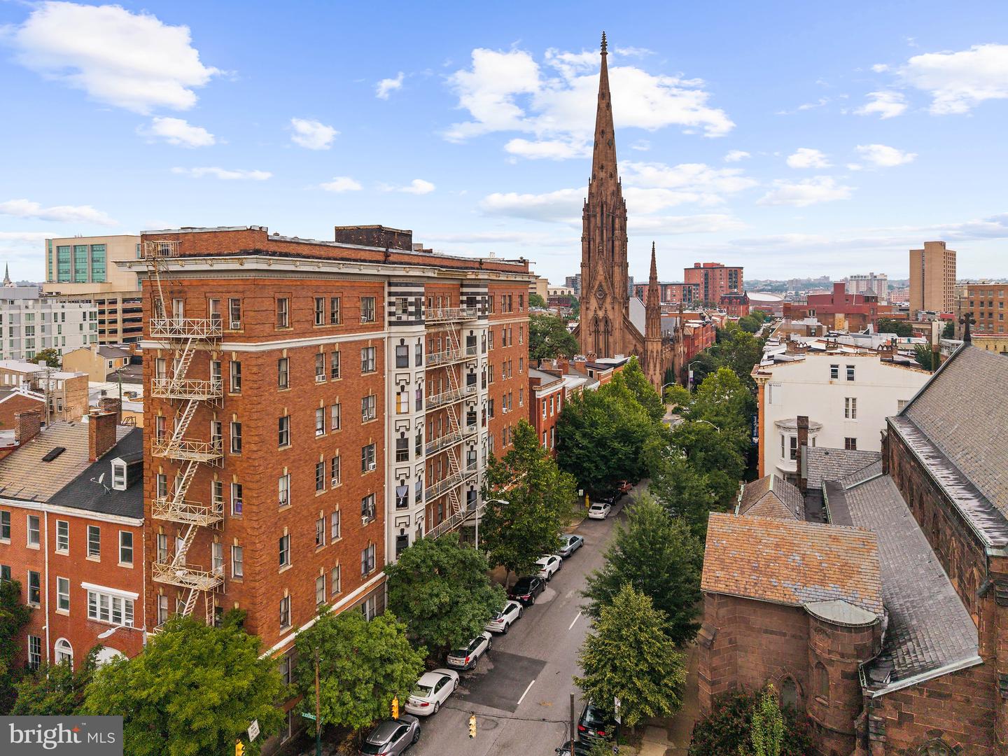 700 Park Ave Property Photo 1