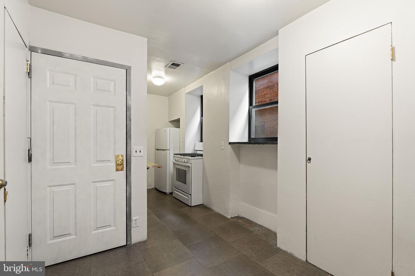 700 Park Ave Property Photo 7