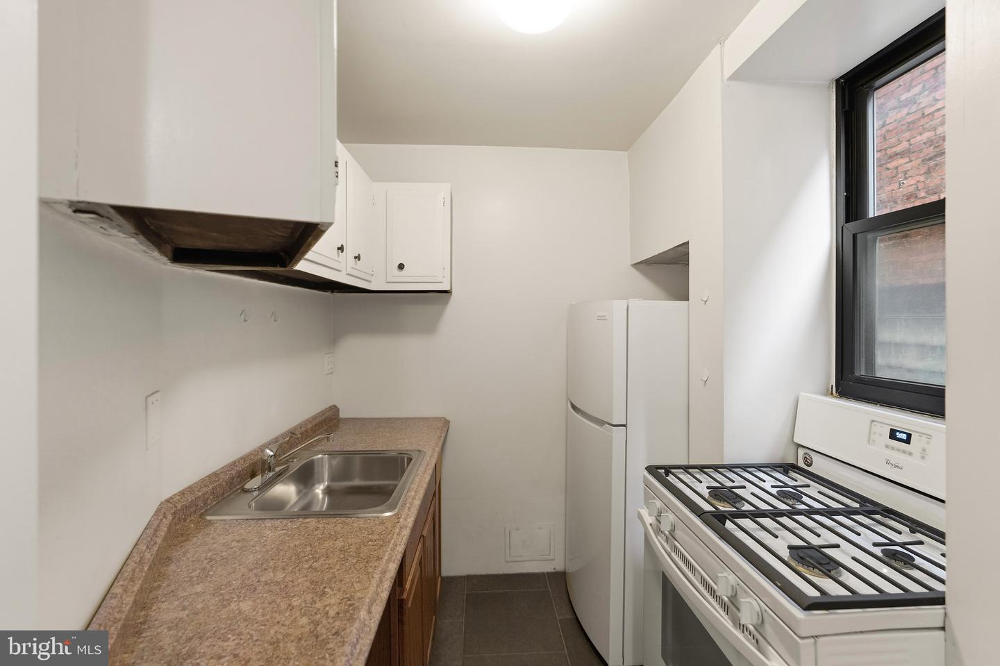 700 Park Ave Property Photo 8