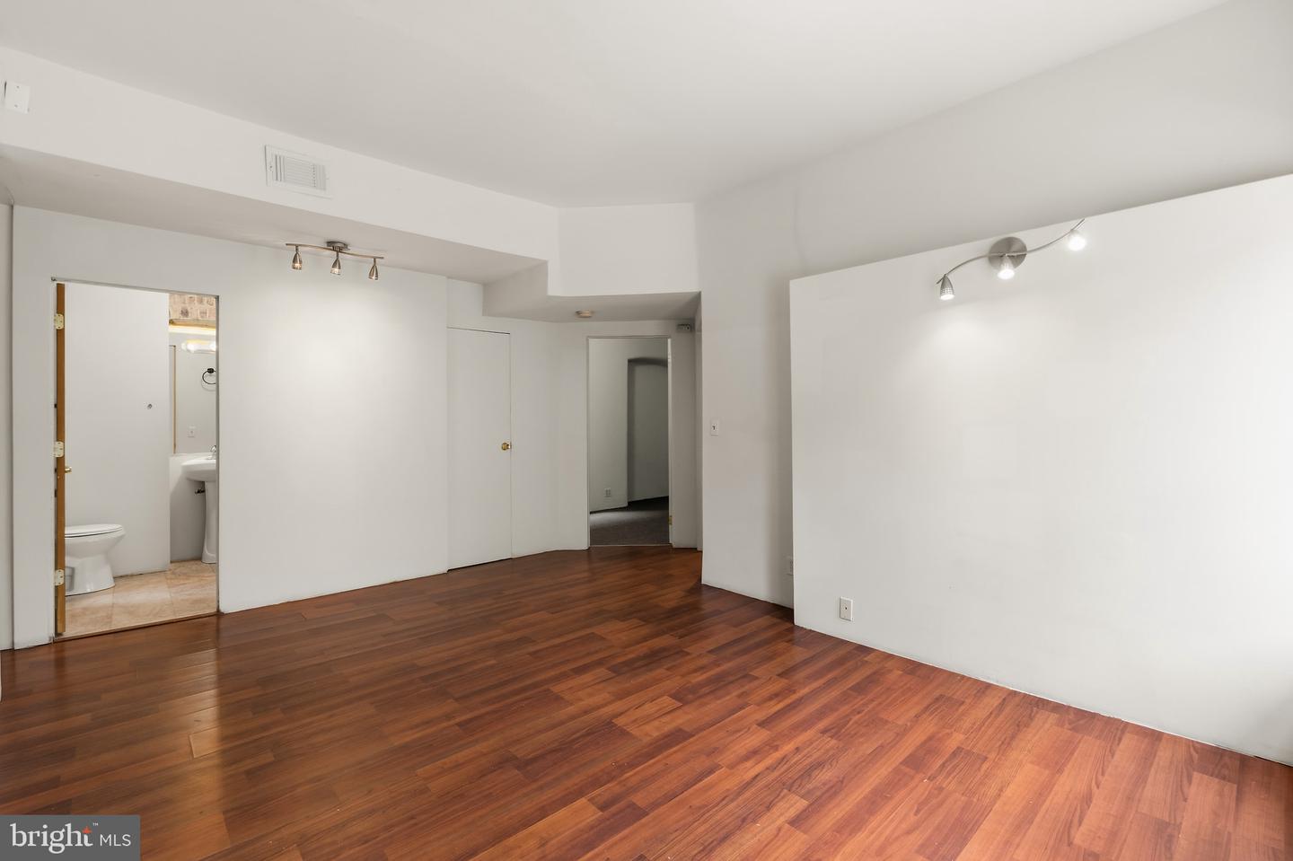700 Park Ave Property Photo 12