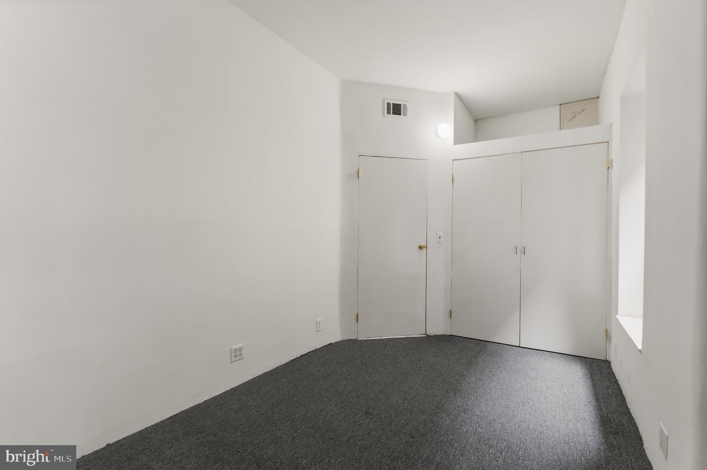 700 Park Ave Property Photo 16