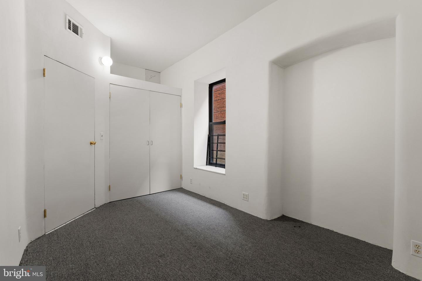 700 Park Ave Property Photo 17