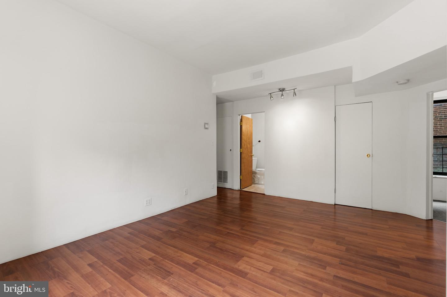 700 Park Ave Property Photo 18