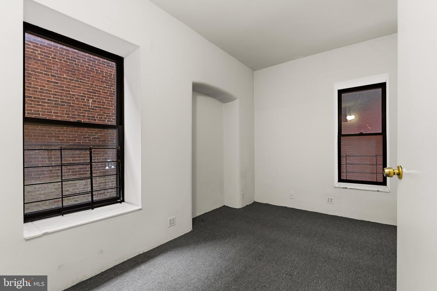 700 Park Ave Property Photo 20