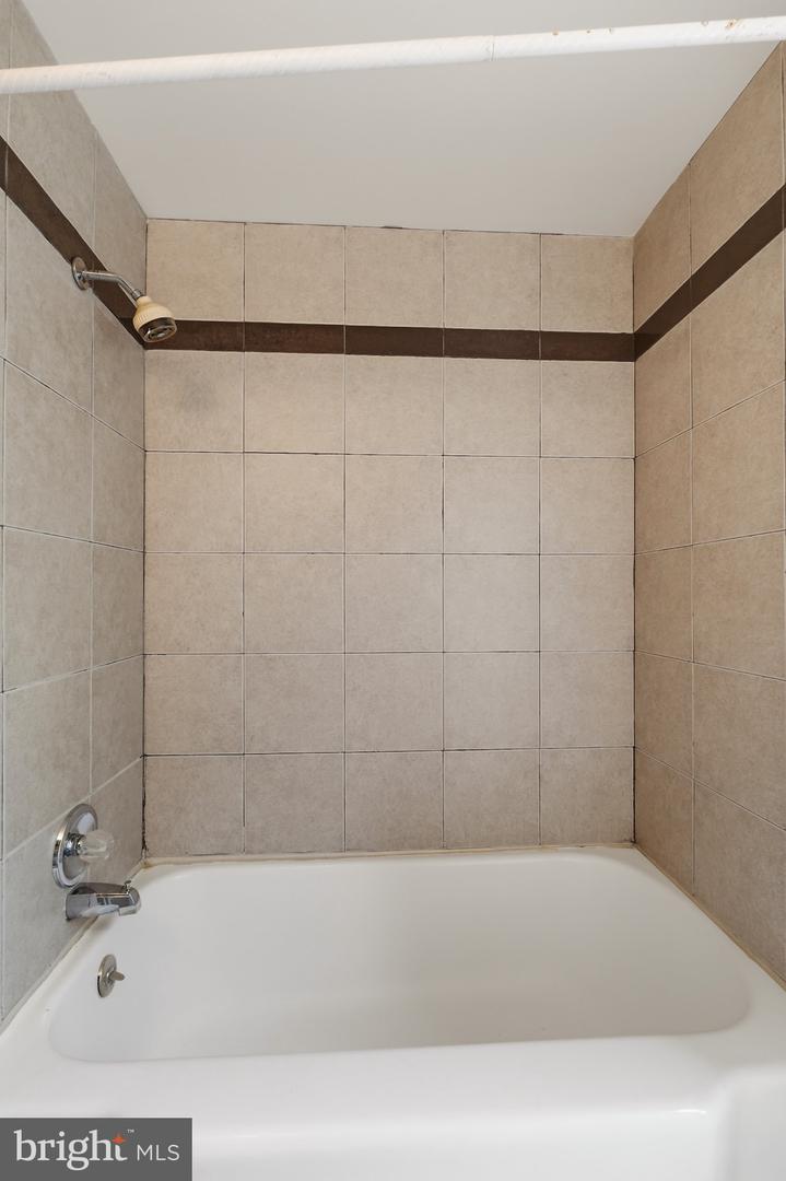 700 Park Ave Property Photo 26