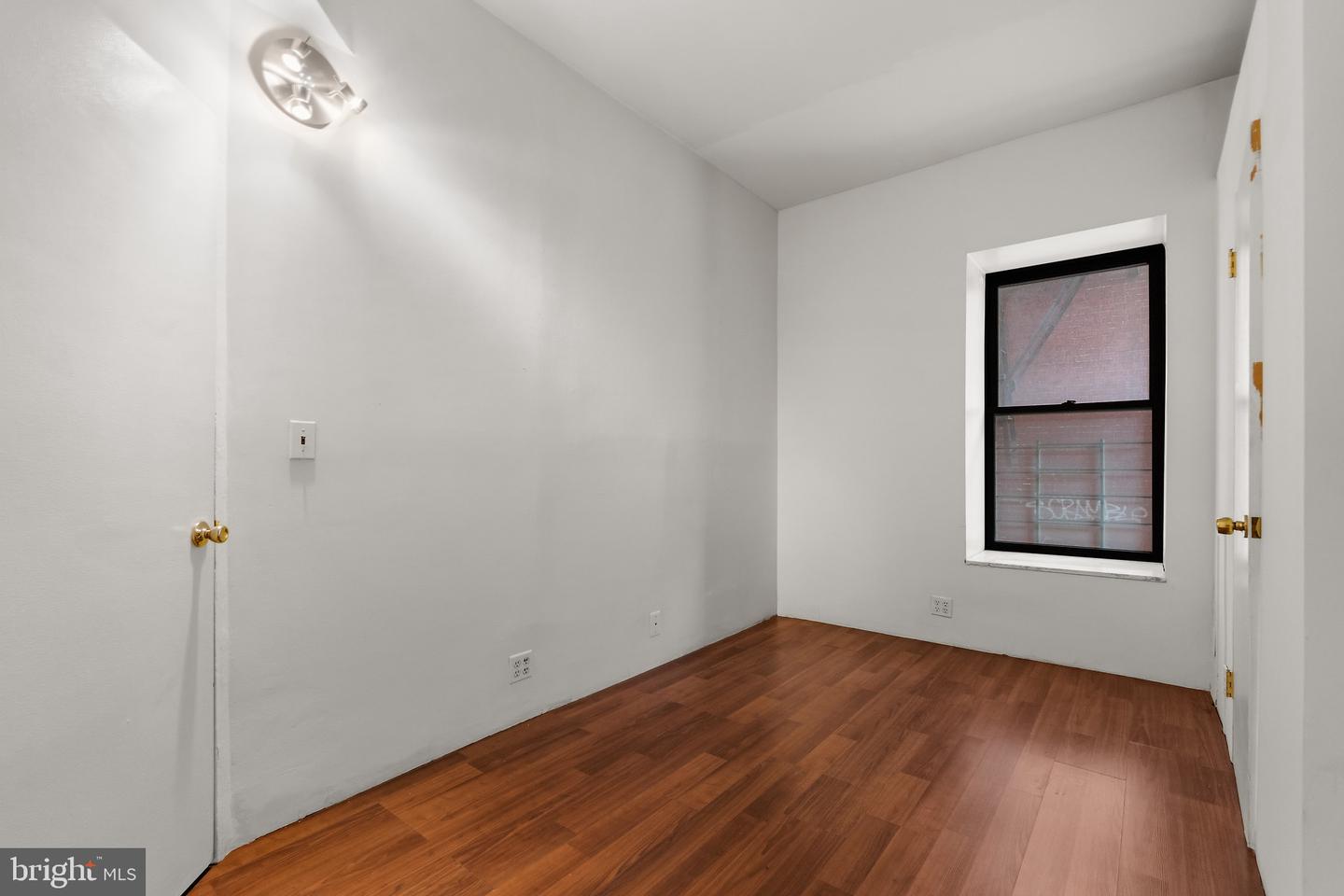 700 Park Ave Property Photo 29
