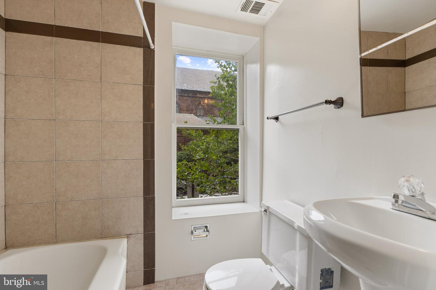 700 Park Ave Property Photo 30
