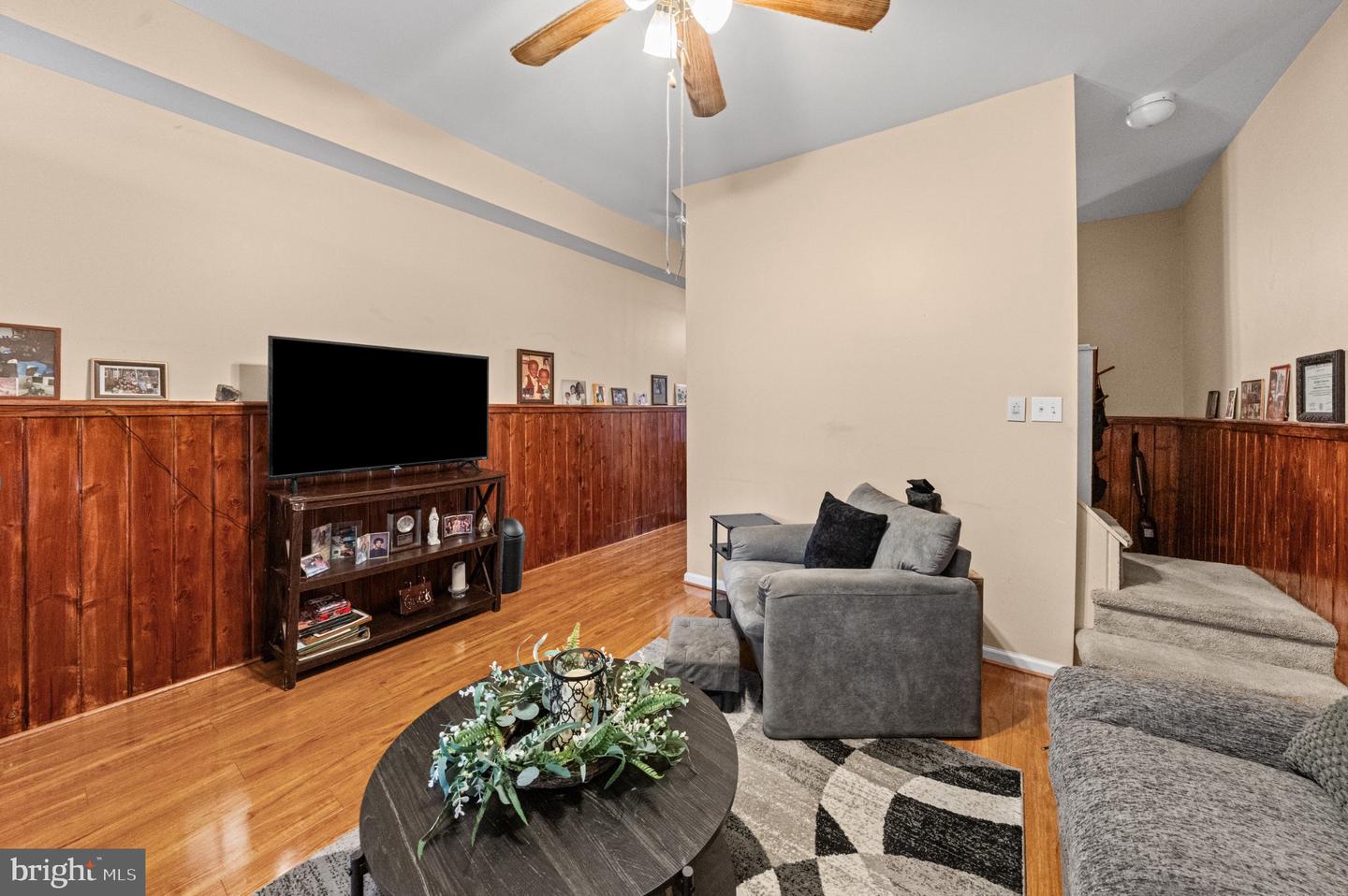 2334 Sidney Ave Property Photo 2