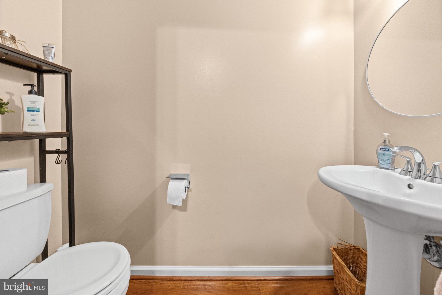 2334 Sidney Ave Property Photo 6