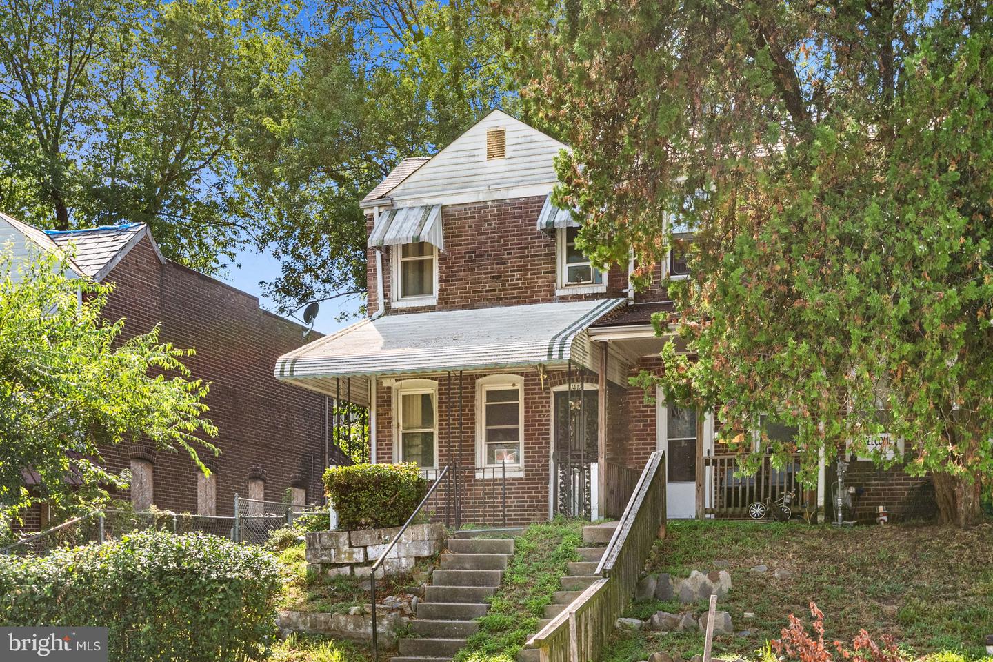 1412 N Dukeland St Property Photo 2