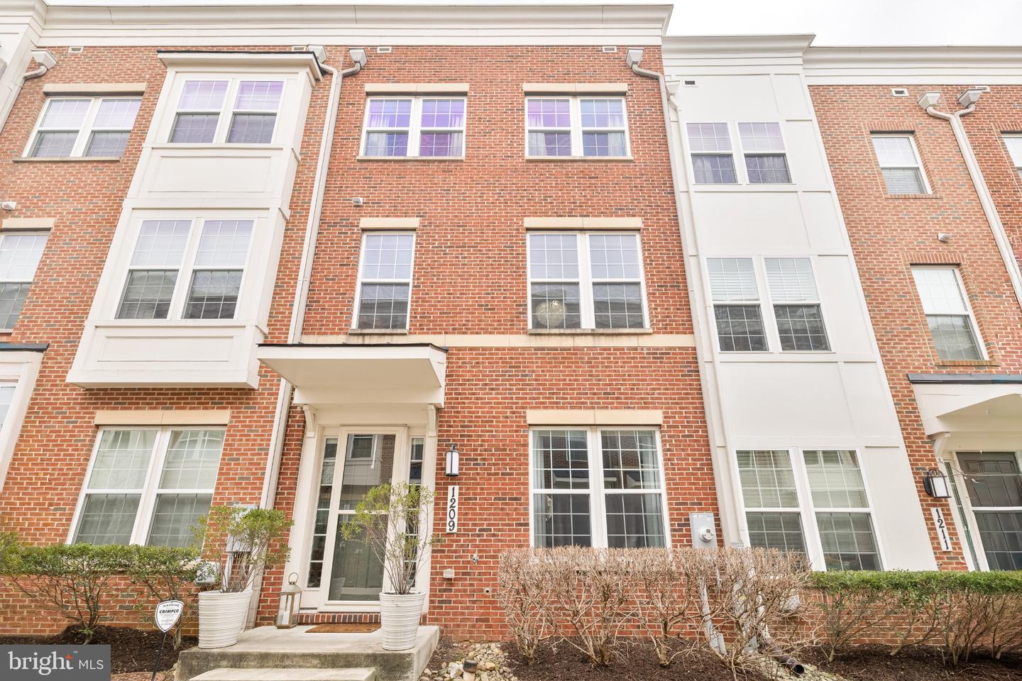 1209 BERRY ST Property Photo 1
