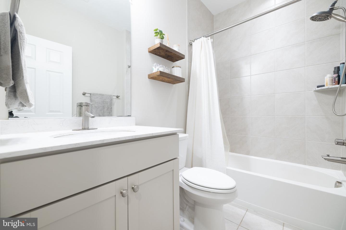 1209 Berry St Property Photo 9