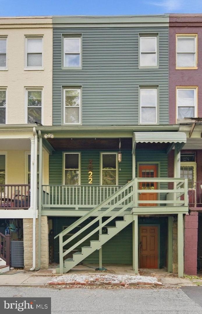3022 DARBY ST E Property Photo 1
