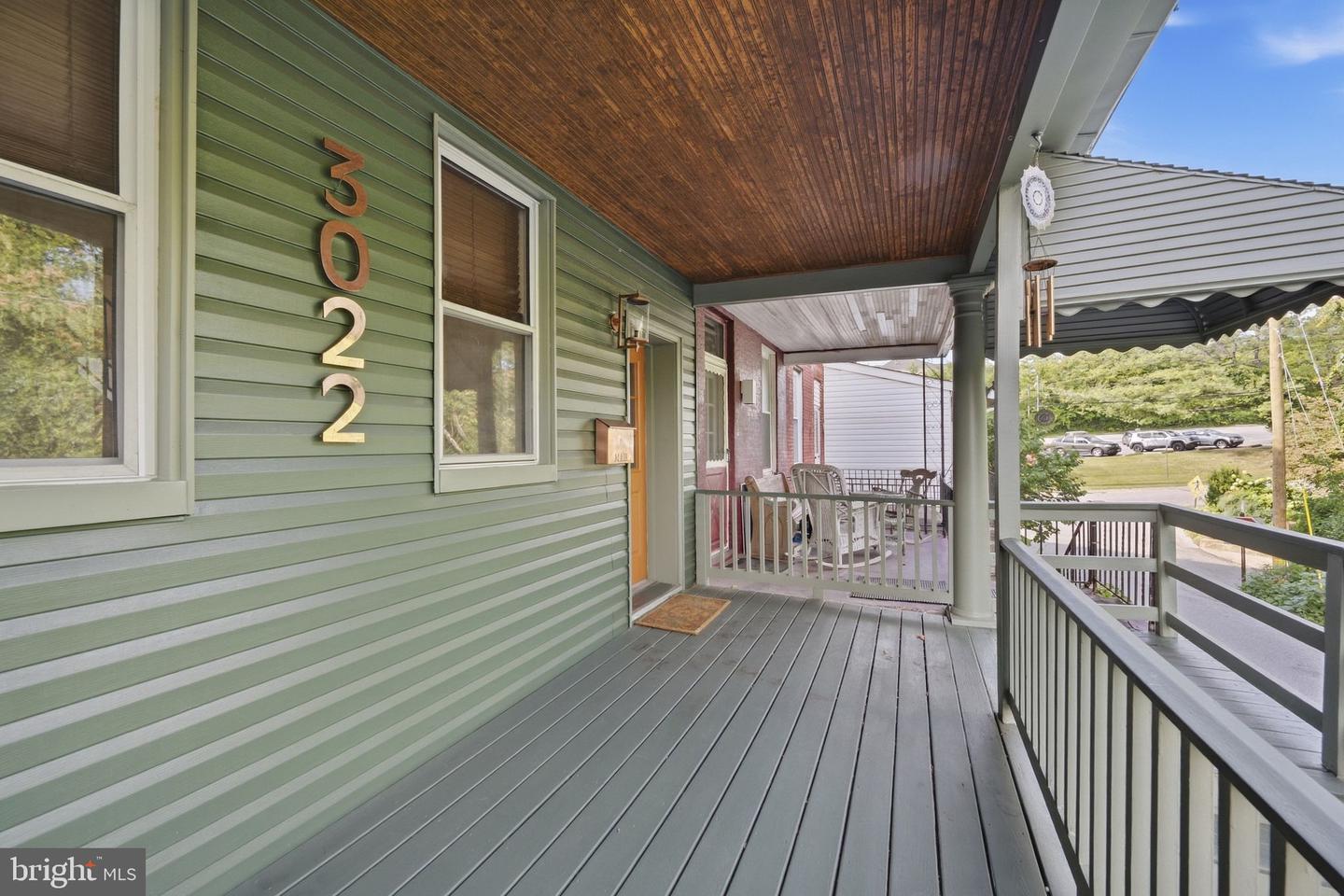 3022 Darby St E Property Photo 3