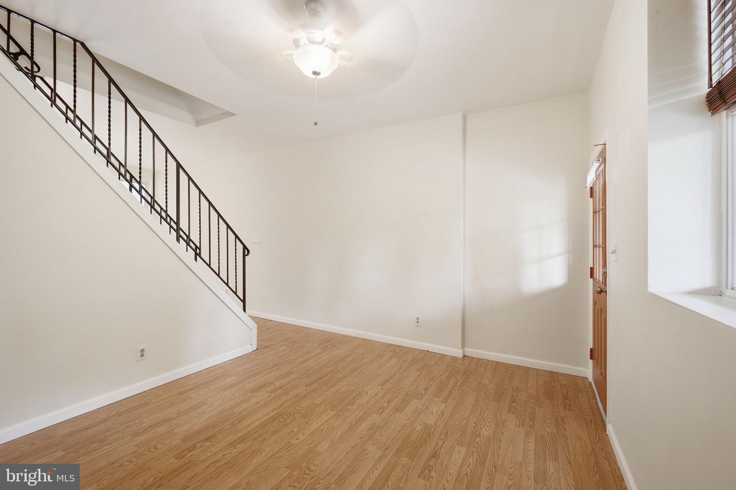 3022 Darby St E Property Photo 9