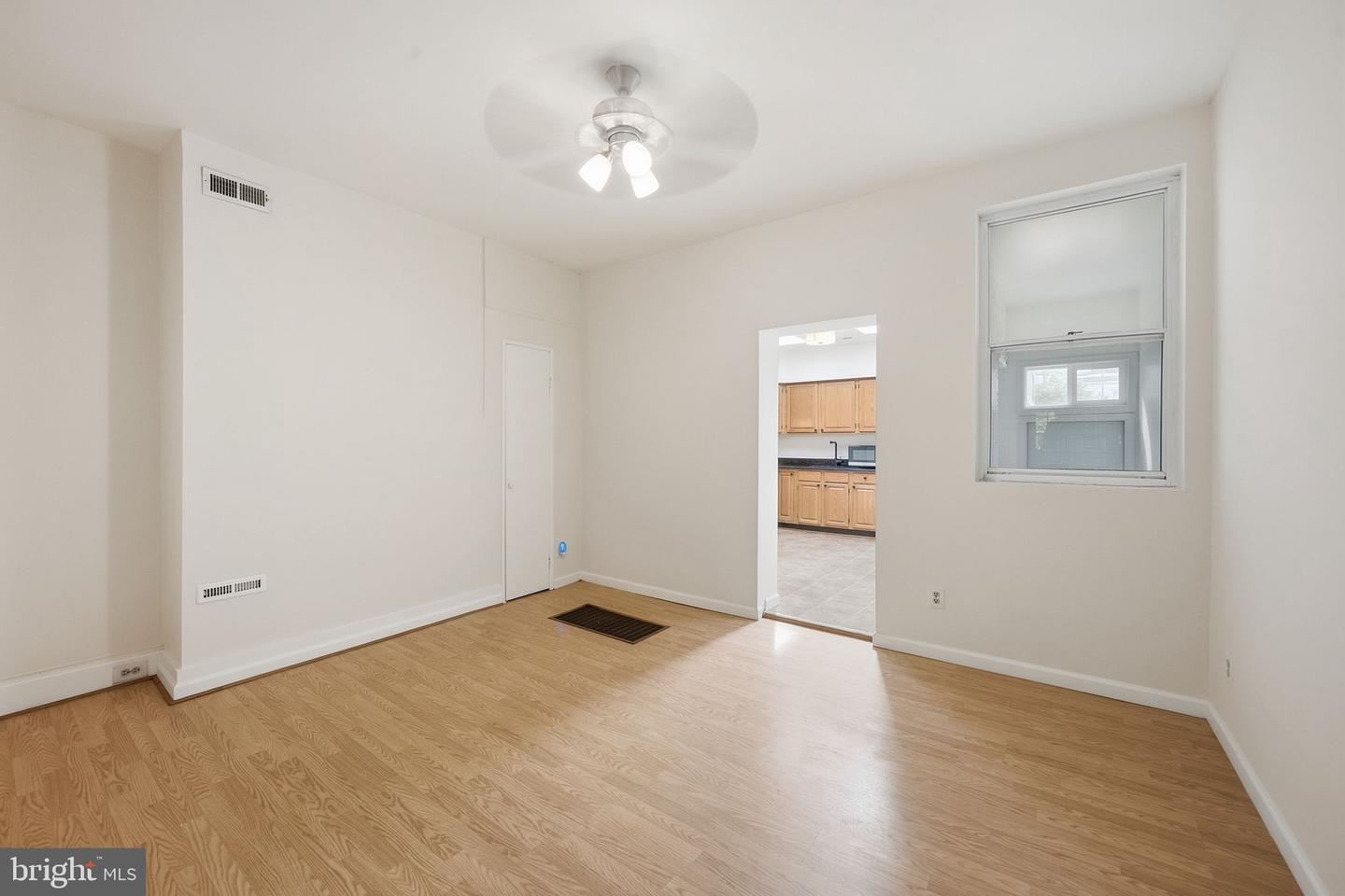 3022 Darby St E Property Photo 10
