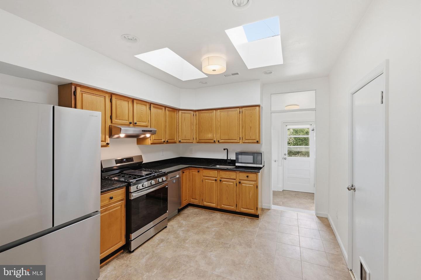 3022 Darby St E Property Photo 13